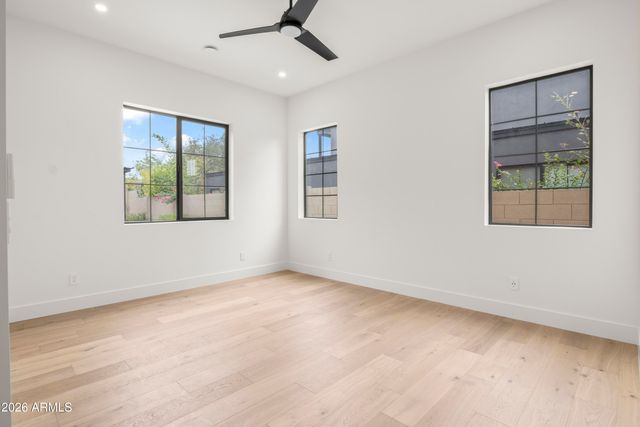 915 W ARDMORE Road 11, Phoenix, AZ 85041