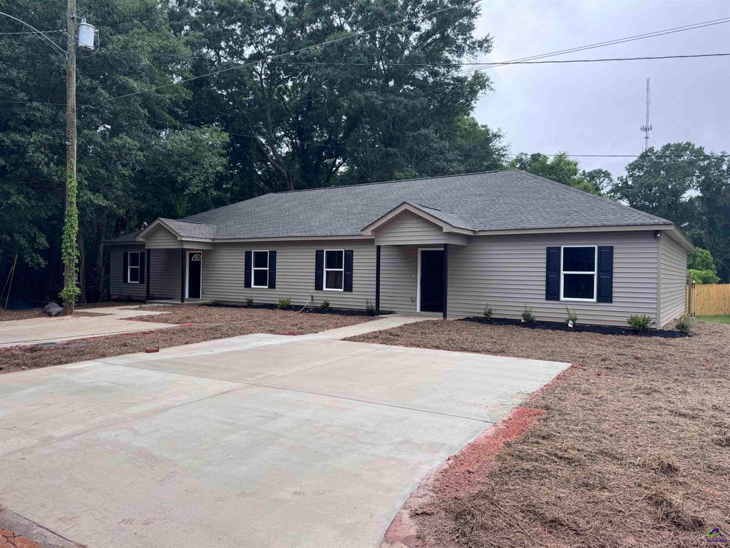 202 West, Warner Robins, GA 31088