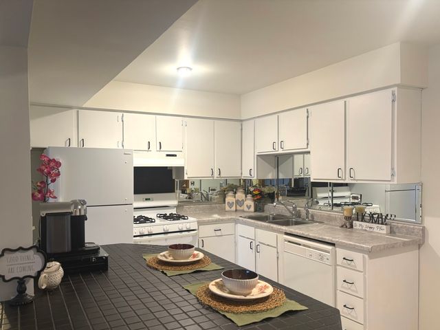 112 Mullingar Court 3C, Schaumburg, IL 60193