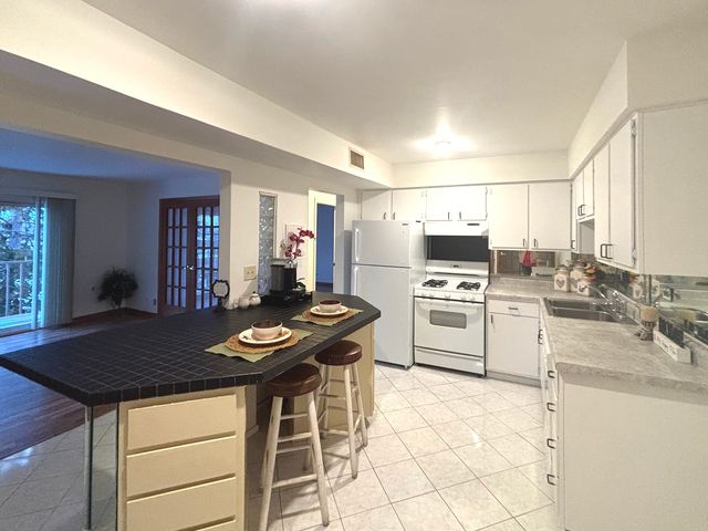 112 Mullingar Court 3C, Schaumburg, IL 60193