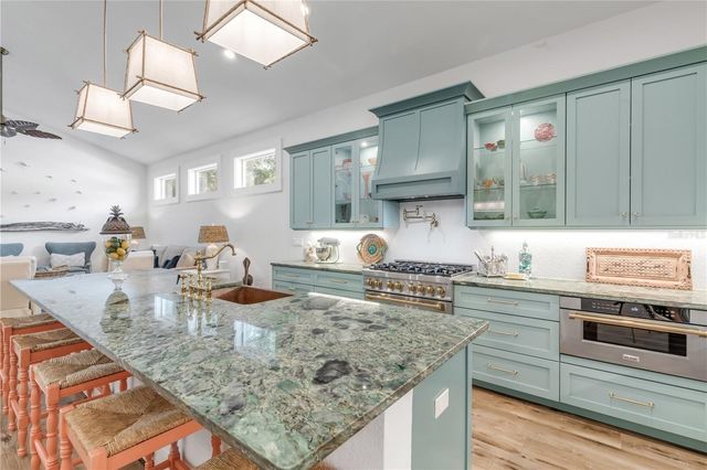 807 E 10TH AVENUE, New Smyrna Beach, FL 32169