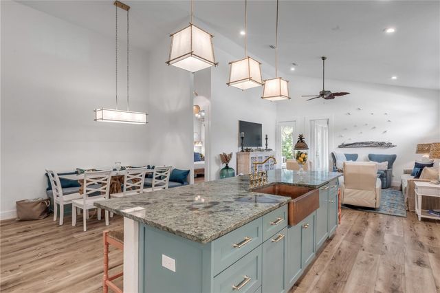 807 E 10TH AVENUE, New Smyrna Beach, FL 32169
