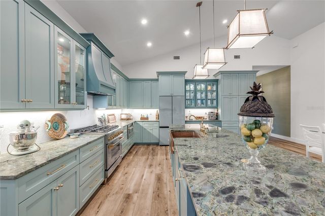 807 E 10TH AVENUE, New Smyrna Beach, FL 32169