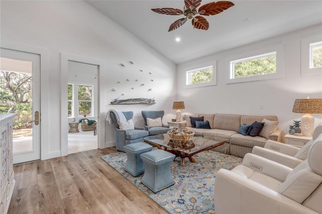 807 E 10TH AVENUE, New Smyrna Beach, FL 32169