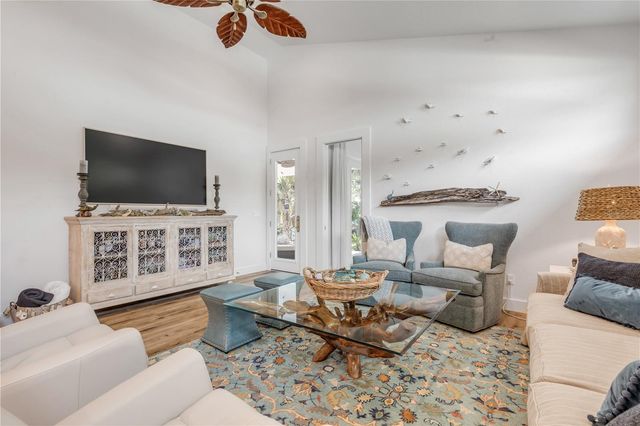 807 E 10TH AVENUE, New Smyrna Beach, FL 32169