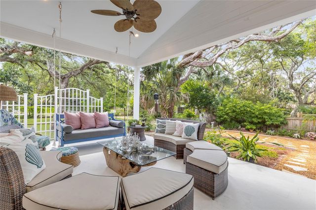 807 E 10TH AVENUE, New Smyrna Beach, FL 32169