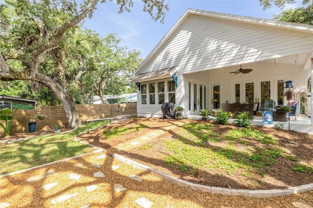 807 E 10TH AVENUE, New Smyrna Beach, FL 32169