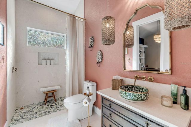 807 E 10TH AVENUE, New Smyrna Beach, FL 32169
