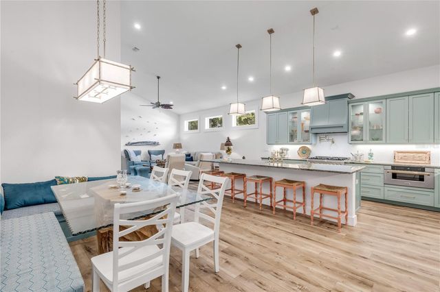 807 E 10TH AVENUE, New Smyrna Beach, FL 32169