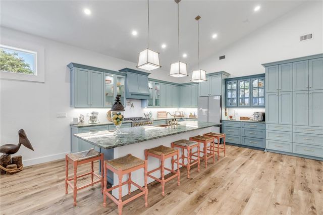 807 E 10TH AVENUE, New Smyrna Beach, FL 32169