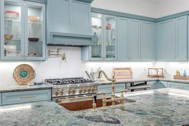 807 E 10TH AVENUE, New Smyrna Beach, FL 32169