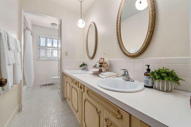 5250 Indian Hill Road, Dublin, OH 43017