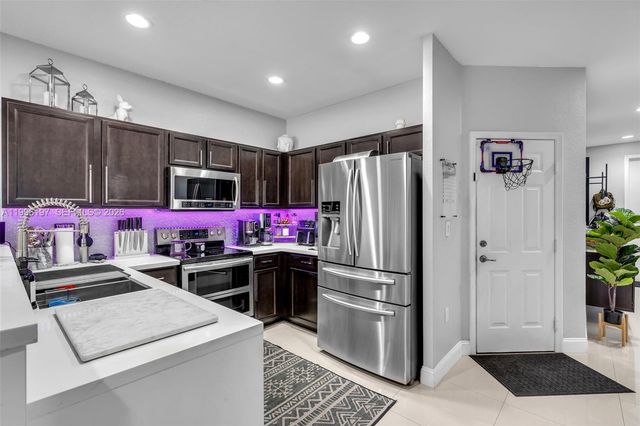 3446 W 90th St, Hialeah, FL 33018