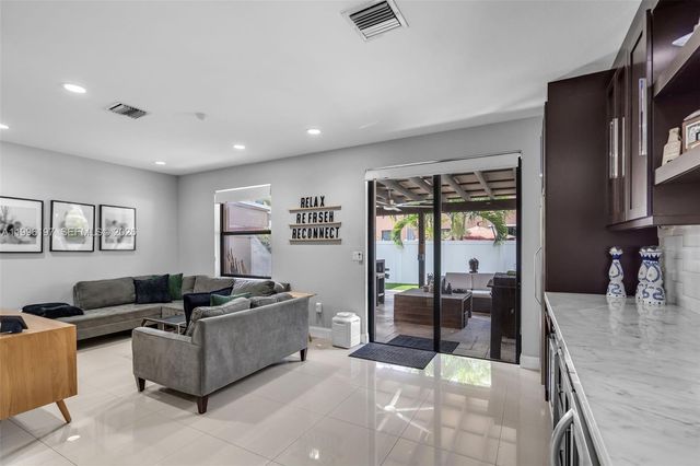 3446 W 90th St, Hialeah, FL 33018