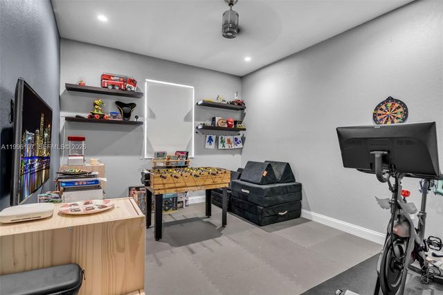 3446 W 90th St, Hialeah, FL 33018