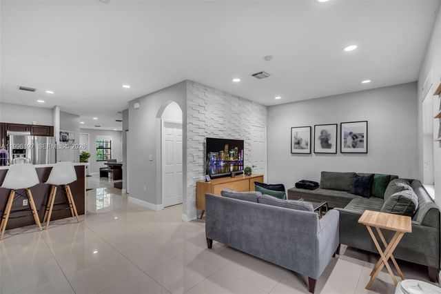 3446 W 90th St, Hialeah, FL 33018