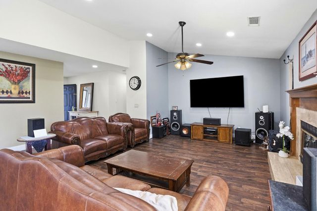 537 Elmwood Dr, Los Banos, CA 93635