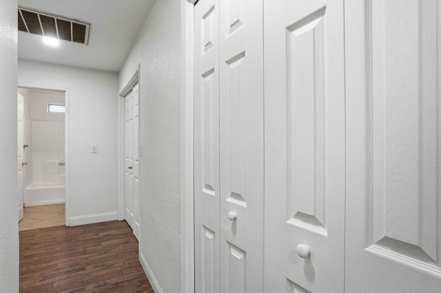 537 Elmwood Dr, Los Banos, CA 93635