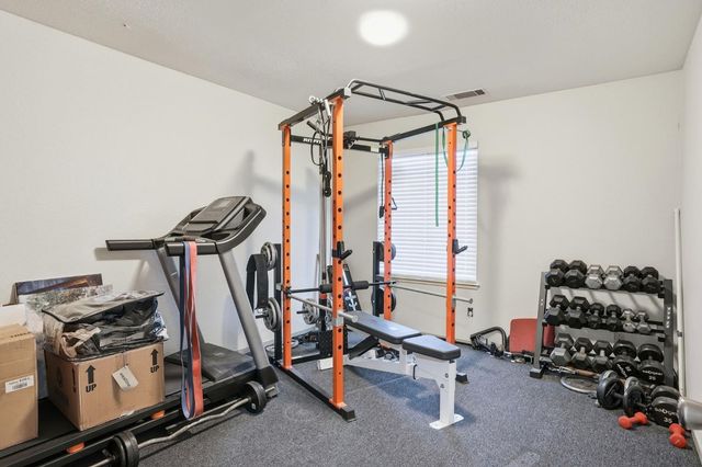 537 Elmwood Dr, Los Banos, CA 93635