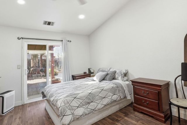 537 Elmwood Dr, Los Banos, CA 93635