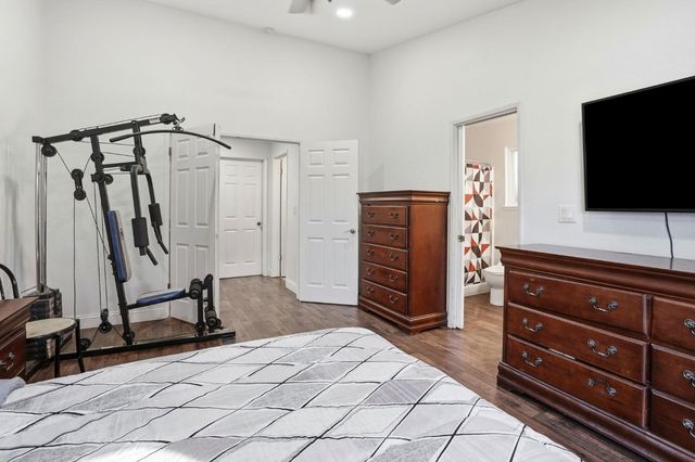 537 Elmwood Dr, Los Banos, CA 93635