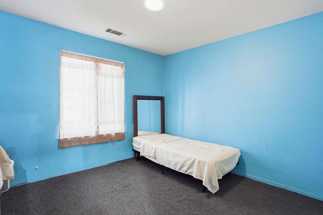 537 Elmwood Dr, Los Banos, CA 93635