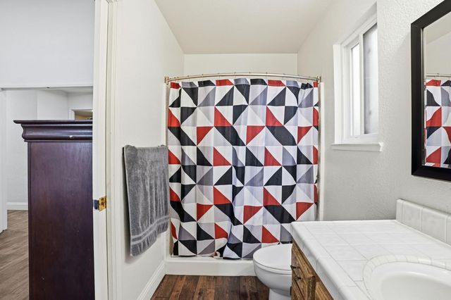 537 Elmwood Dr, Los Banos, CA 93635