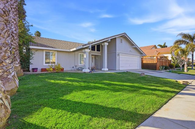 537 Elmwood Dr, Los Banos, CA 93635