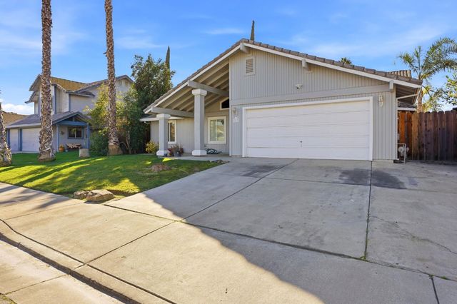 537 Elmwood Dr, Los Banos, CA 93635