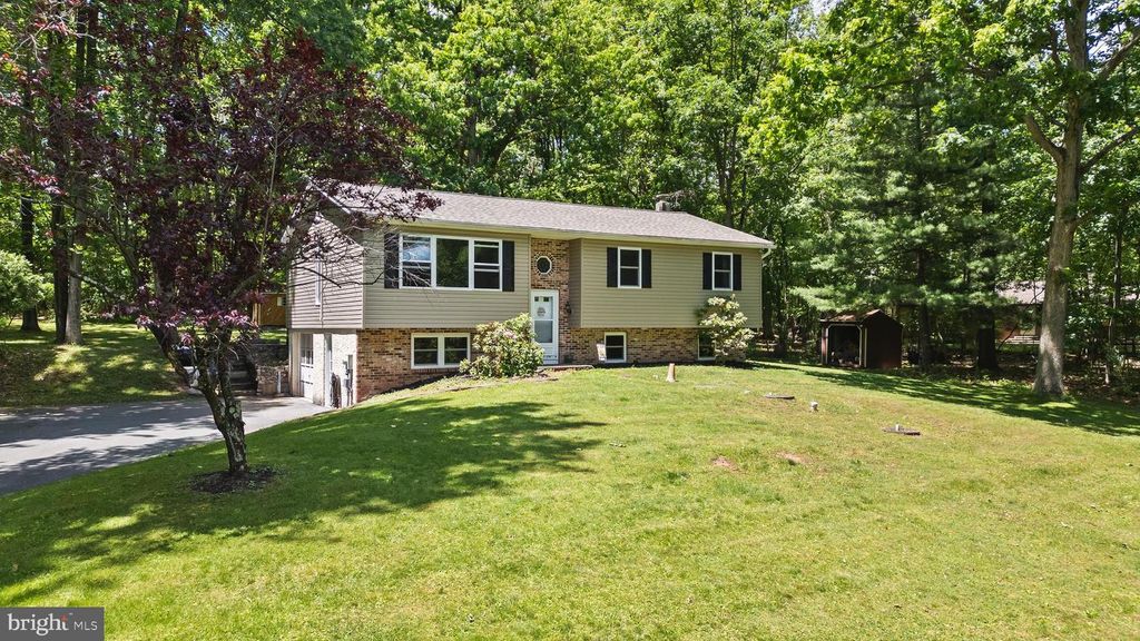 129 BEECHWOOD DR, Birdsboro, PA 19508