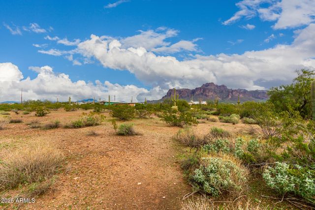 1126 N GOLDFIELD Road, Apache Junction, AZ 85119