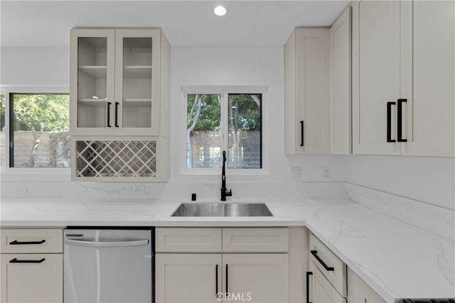 5922 Julian Lane, Tarzana, CA 91356