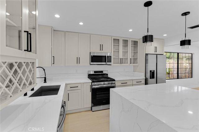 5922 Julian Lane, Tarzana, CA 91356