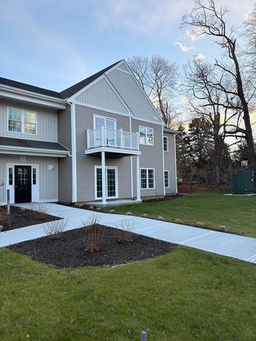 2 S Spooner St 4, Plymouth, MA 02360