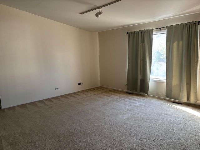 366 N Washington Court 366, Vernon Hills, IL 60061
