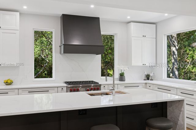 12 Bateau Rd, Hilton Head Island, SC 29928