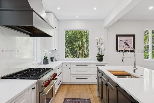 12 Bateau Rd, Hilton Head Island, SC 29928