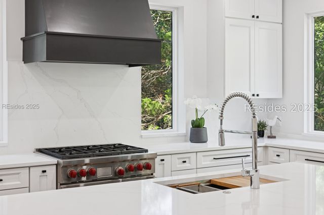 12 Bateau Rd, Hilton Head Island, SC 29928