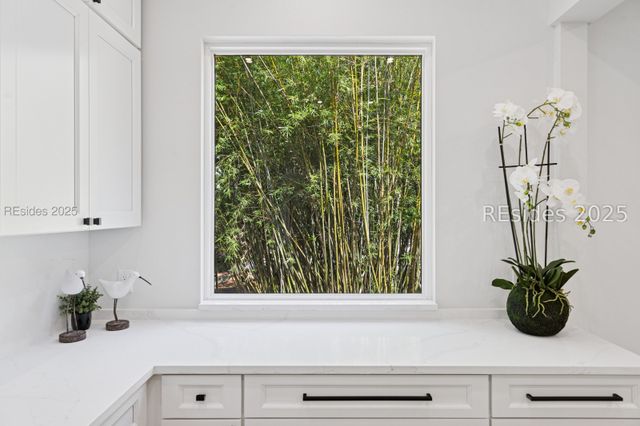 12 Bateau Rd, Hilton Head Island, SC 29928