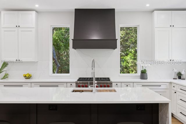 12 Bateau Rd, Hilton Head Island, SC 29928