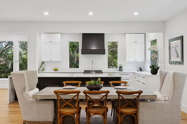 12 Bateau Rd, Hilton Head Island, SC 29928