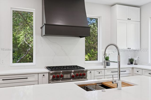 12 Bateau Rd, Hilton Head Island, SC 29928