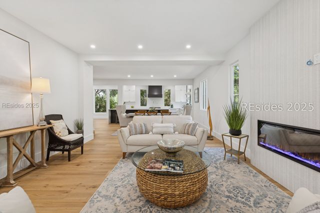 12 Bateau Rd, Hilton Head Island, SC 29928