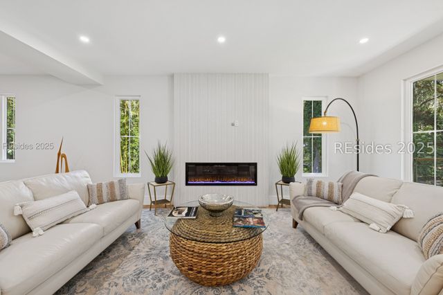 12 Bateau Rd, Hilton Head Island, SC 29928