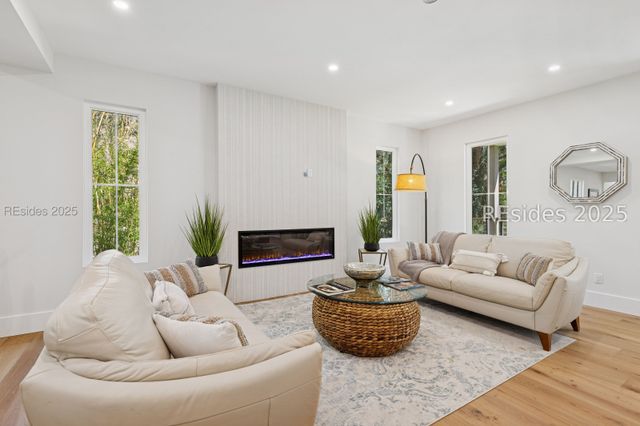 12 Bateau Rd, Hilton Head Island, SC 29928