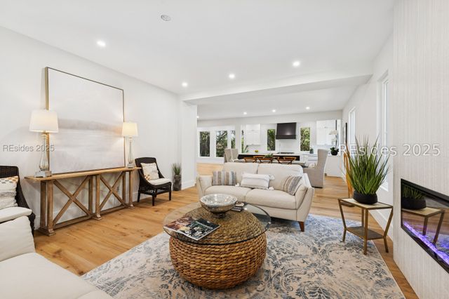 12 Bateau Rd, Hilton Head Island, SC 29928