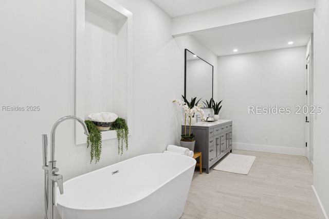 12 Bateau Rd, Hilton Head Island, SC 29928