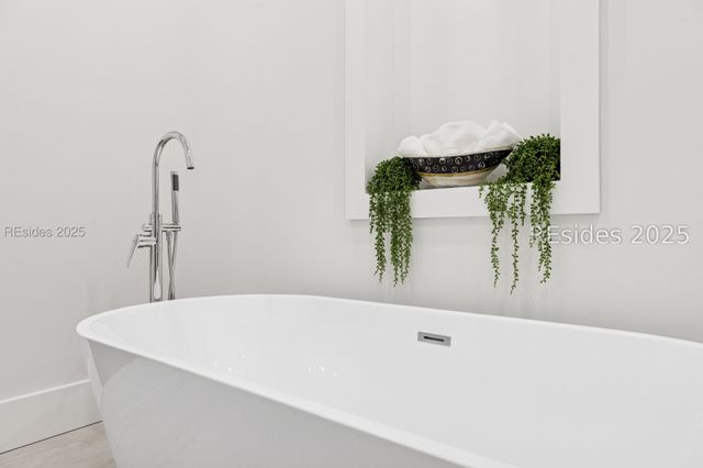 12 Bateau Rd, Hilton Head Island, SC 29928