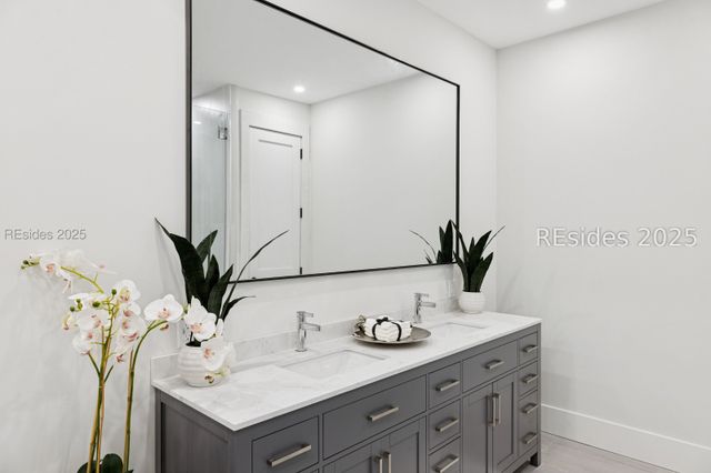 12 Bateau Rd, Hilton Head Island, SC 29928