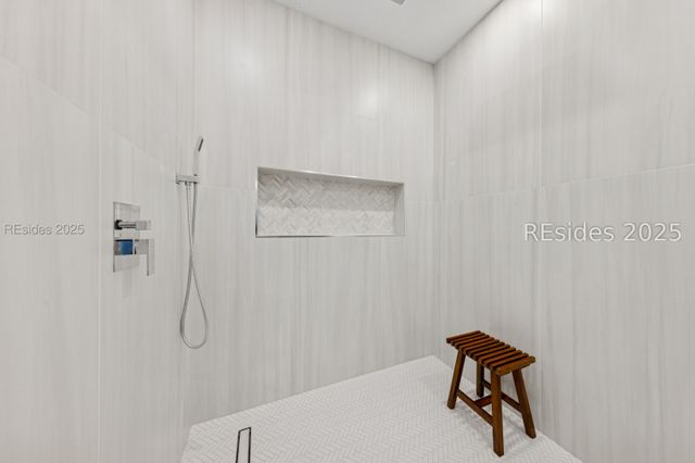 12 Bateau Rd, Hilton Head Island, SC 29928